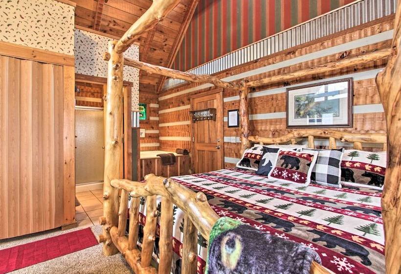Honey Bear Pause: Rural Escape W/ Porch & Hot Tub!