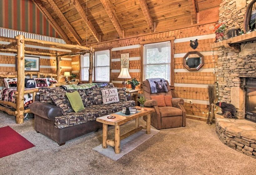 Honey Bear Pause: Rural Escape W/ Porch & Hot Tub!