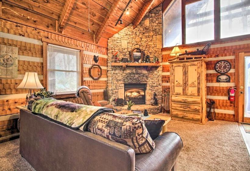 Honey Bear Pause: Rural Escape W/ Porch & Hot Tub!
