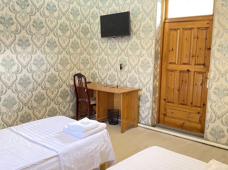 簡易ホテル Otkirbek