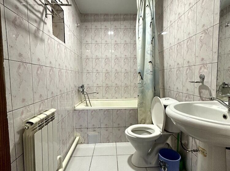 簡易ホテル Otkirbek