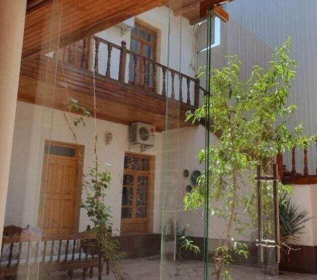 簡易ホテル Otkirbek