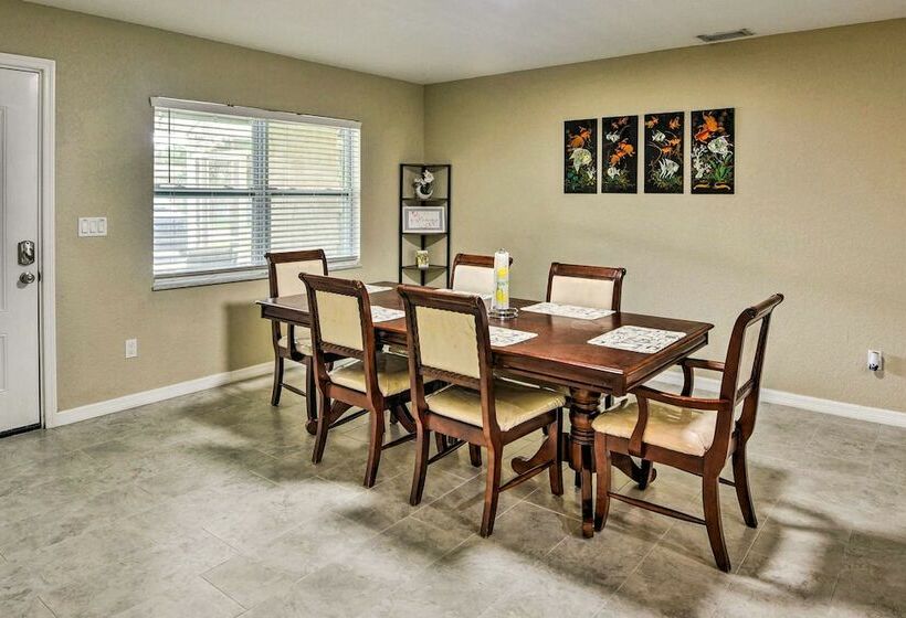 Inviting Daytona Beach Abode: Great Location!