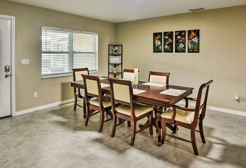 Inviting Daytona Beach Abode: Great Location!