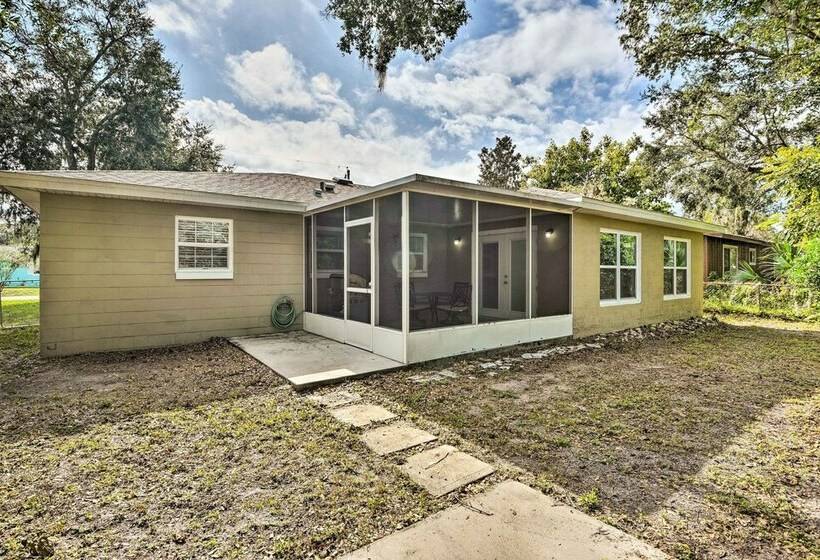 Inviting Daytona Beach Abode: Great Location!