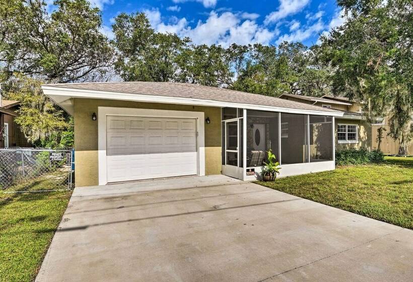 Inviting Daytona Beach Abode: Great Location!