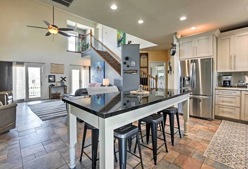 Steps From Gulf: Freeport Home W/ Water Views