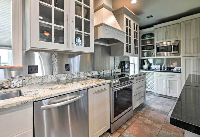 Steps From Gulf: Freeport Home W/ Water Views