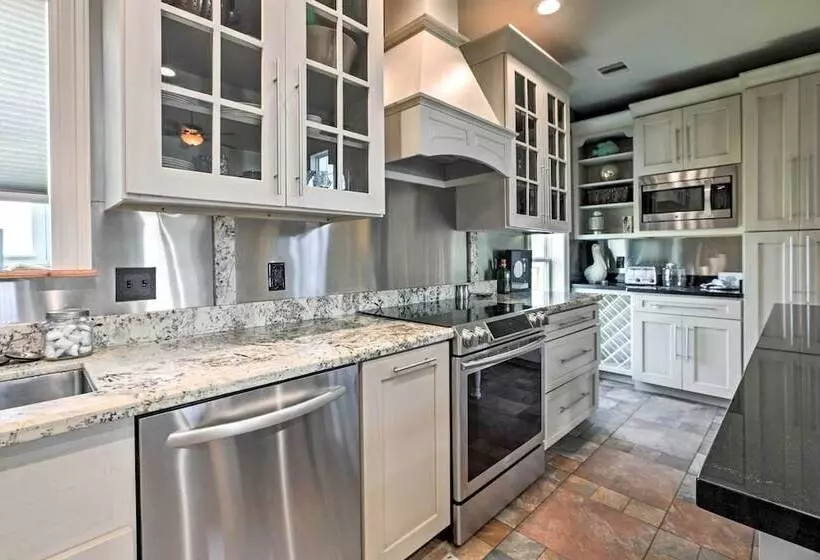 Steps From Gulf: Freeport Home W/ Water Views