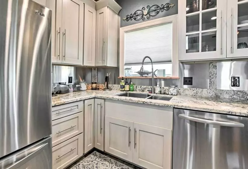 Steps From Gulf: Freeport Home W/ Water Views