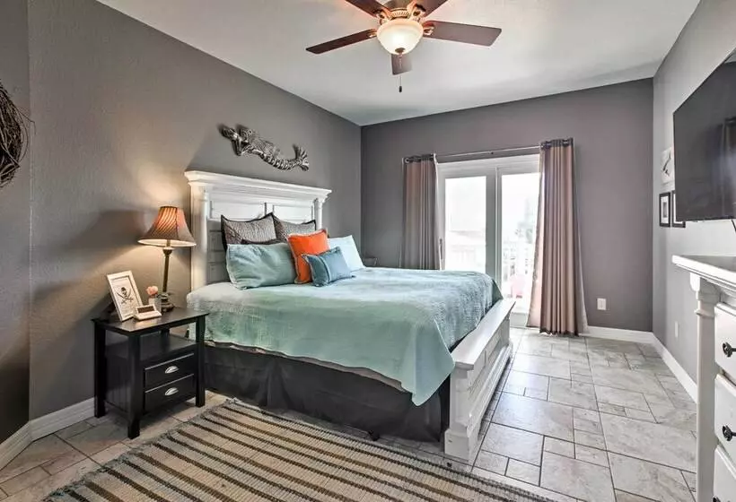 Steps From Gulf: Freeport Home W/ Water Views