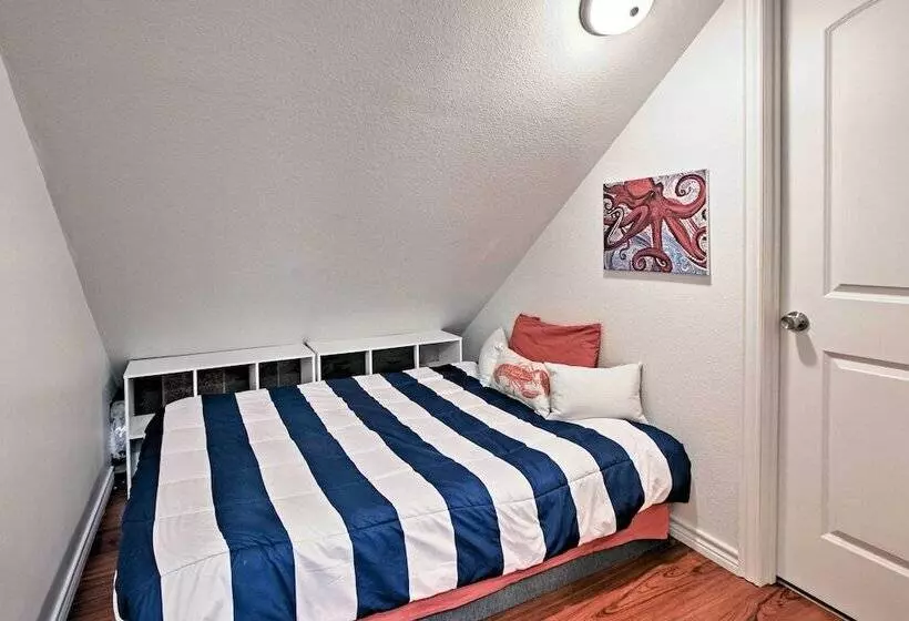 Steps From Gulf: Freeport Home W/ Water Views