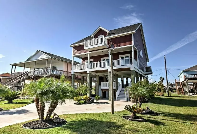Steps From Gulf: Freeport Home W/ Water Views