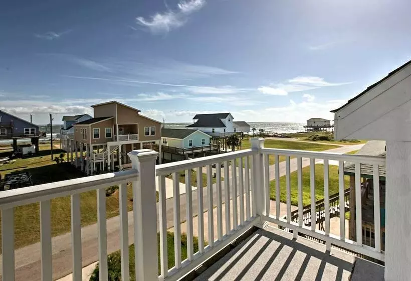 Steps From Gulf: Freeport Home W/ Water Views