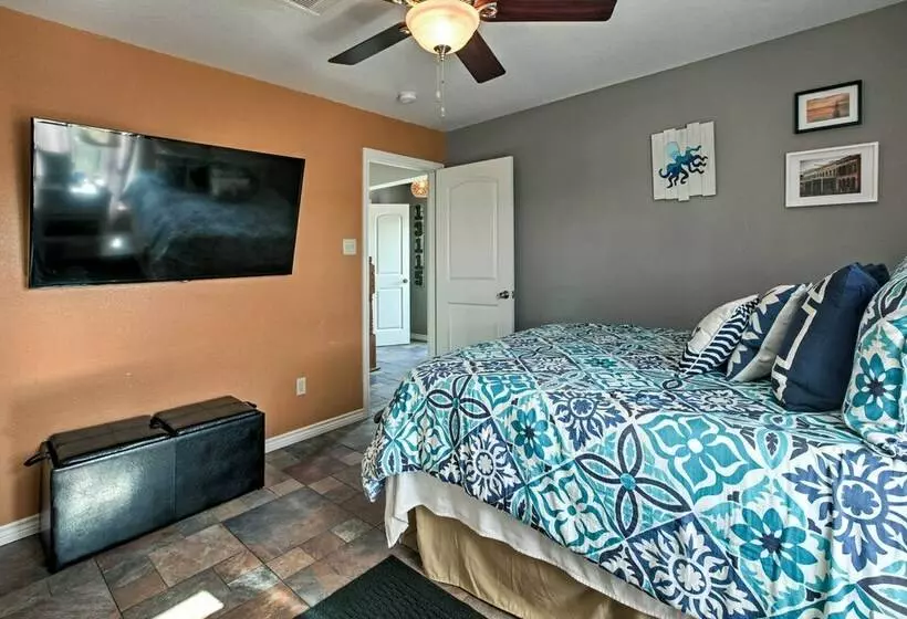 Steps From Gulf: Freeport Home W/ Water Views