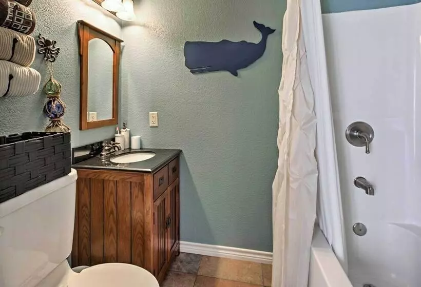 Steps From Gulf: Freeport Home W/ Water Views