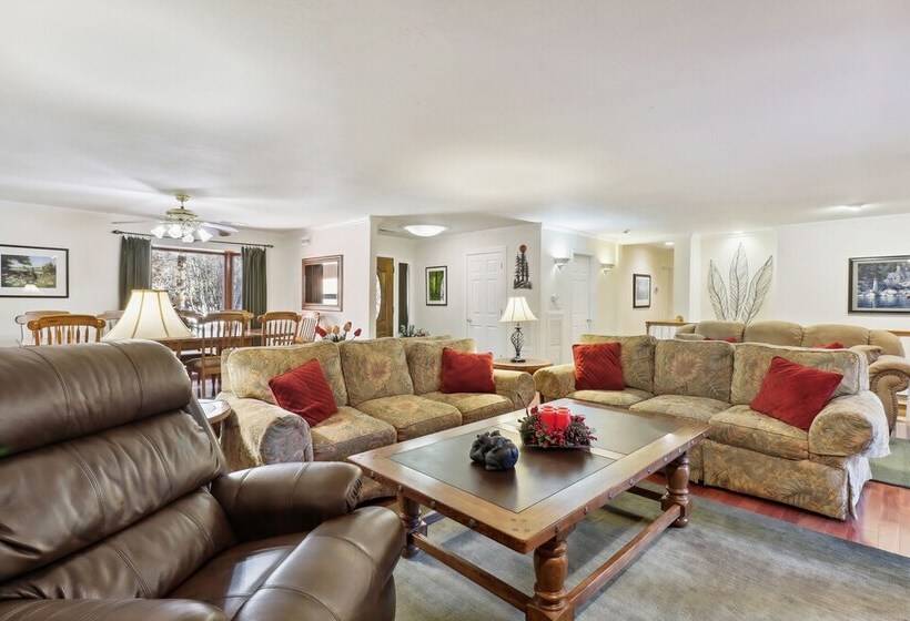 Lake Tahoe Family Home W/ Hot Tub & Game Room!