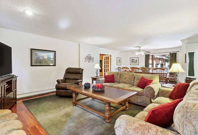 Lake Tahoe Family Home W/ Hot Tub & Game Room!