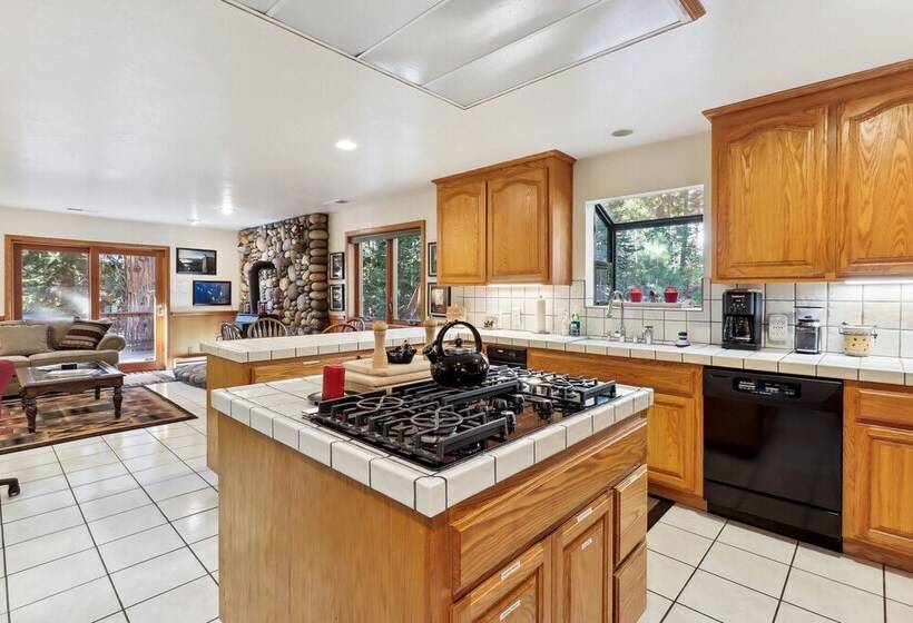 Lake Tahoe Family Home W/ Hot Tub & Game Room!