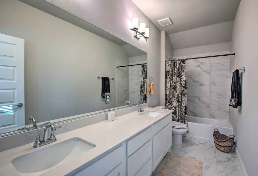 Patio & Game Room: Modern Home In Frisco