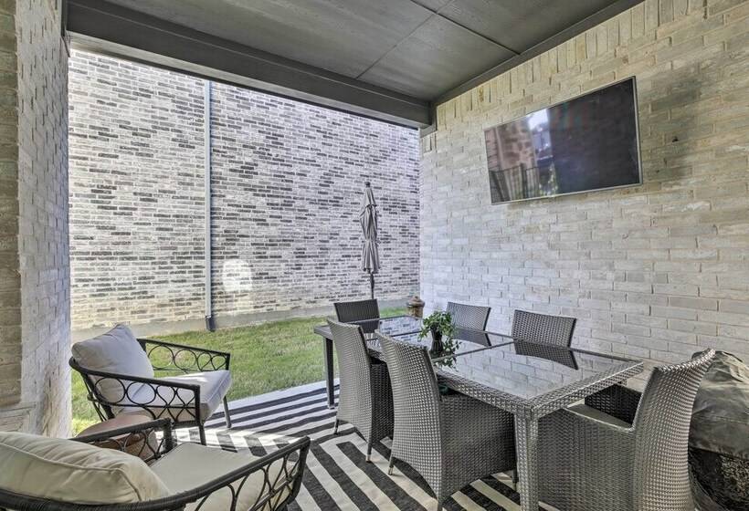 Patio & Game Room: Modern Home In Frisco