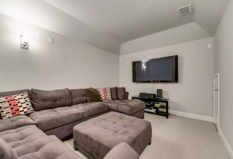 Patio & Game Room: Modern Home In Frisco