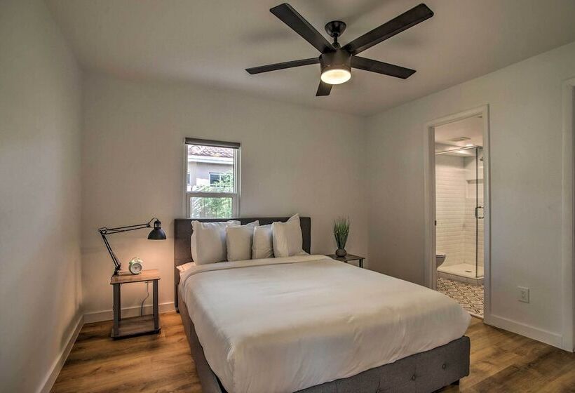 Modern Home W/ Shared Pool In Fort Lauderdale!