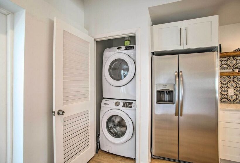 Modern Home W/ Shared Pool In Fort Lauderdale!