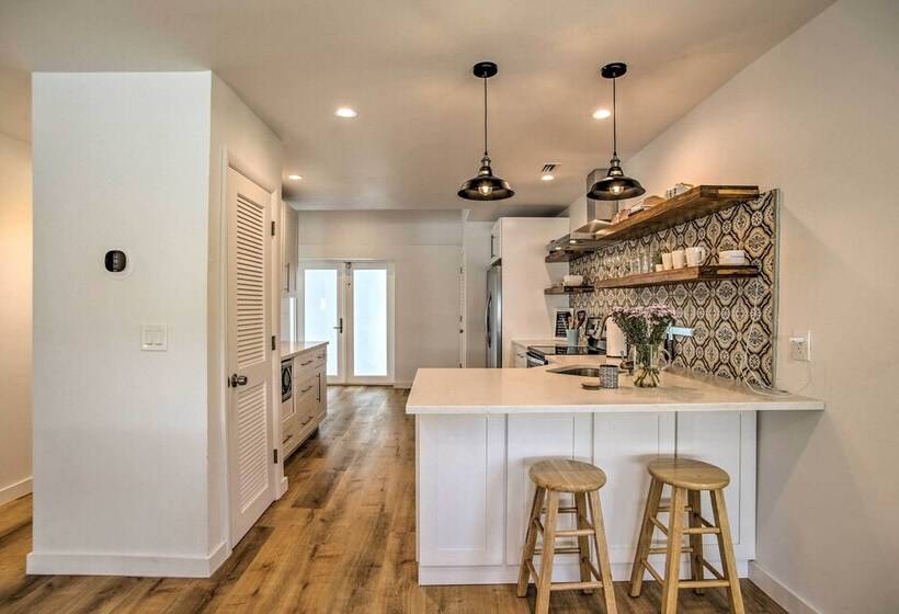 Modern Home W/ Shared Pool In Fort Lauderdale!