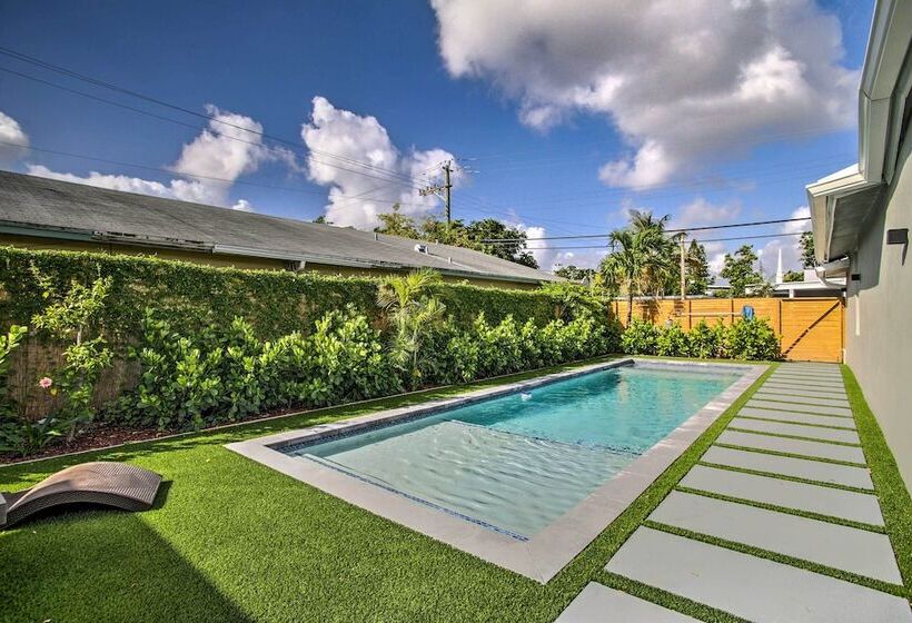 Modern Home W/ Shared Pool In Fort Lauderdale!