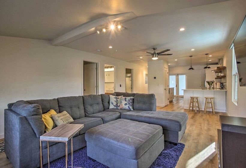 Modern Home W/ Shared Pool In Fort Lauderdale!