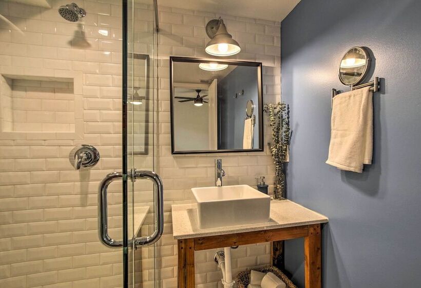 Modern Home W/ Shared Pool In Fort Lauderdale!