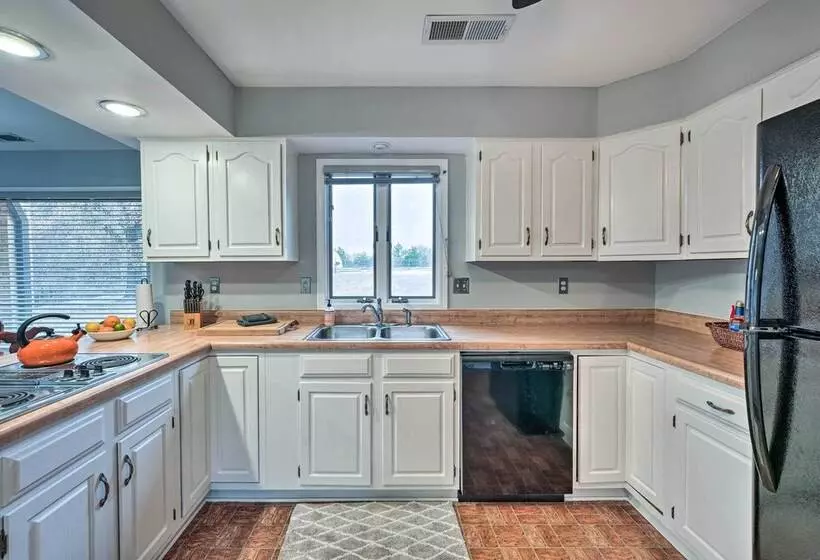 Peaceful Millington Home ~ 13 Mi To Memphis!