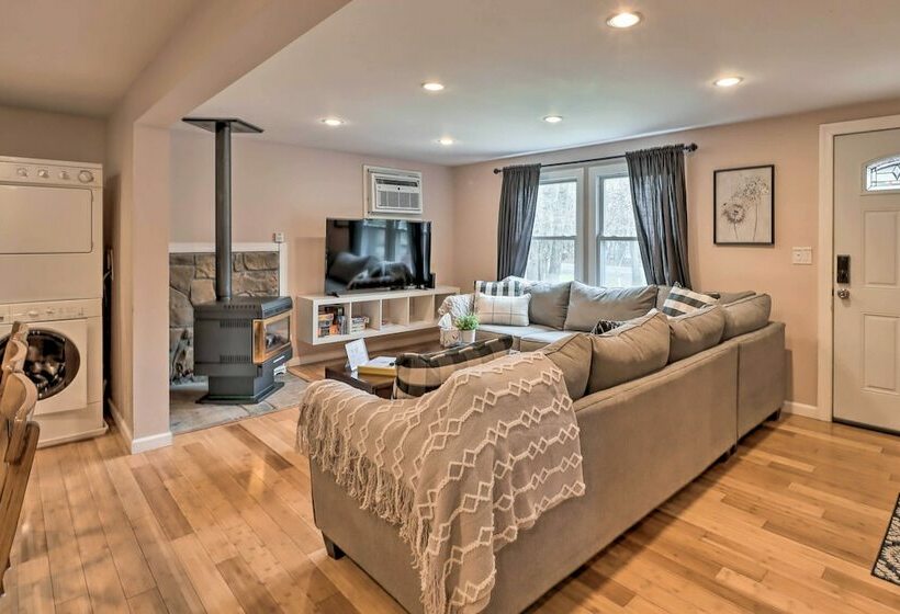 Poconos Home W/ Private Hot Tub & Community Pool!