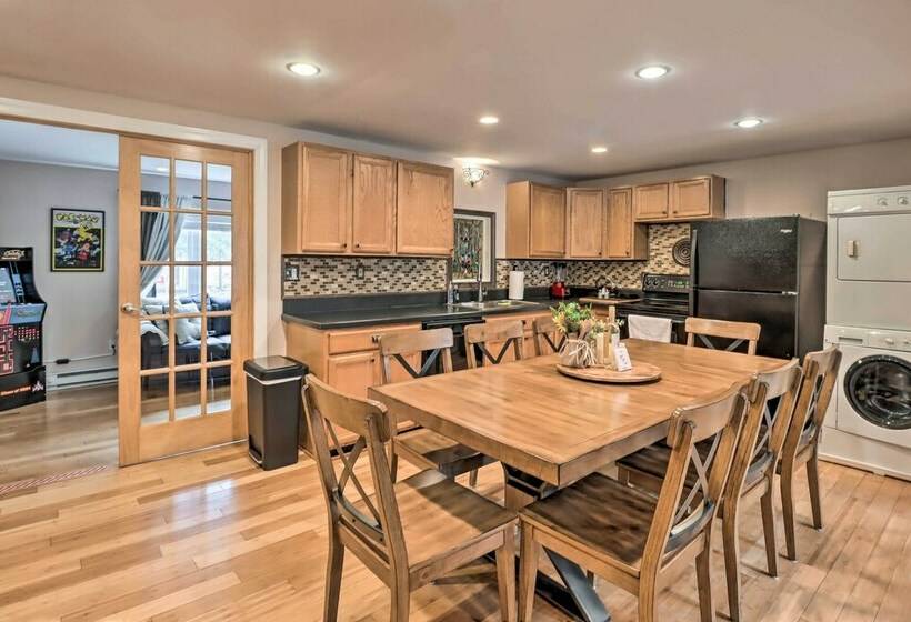 Poconos Home W/ Private Hot Tub & Community Pool!