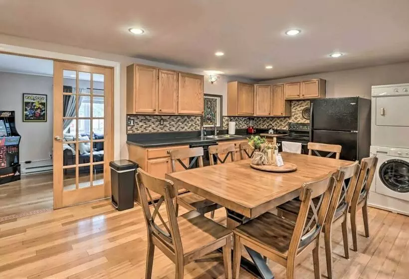 Poconos Home W/ Private Hot Tub & Community Pool!