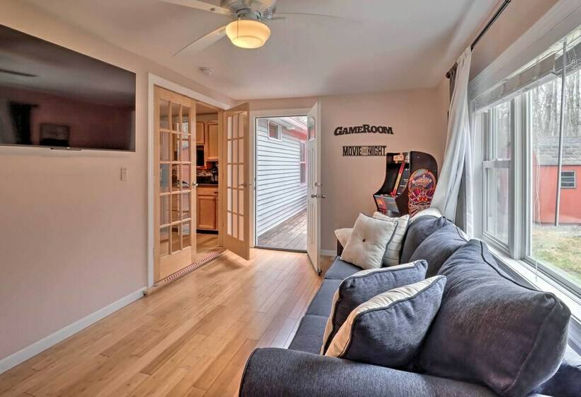 Poconos Home W/ Private Hot Tub & Community Pool!