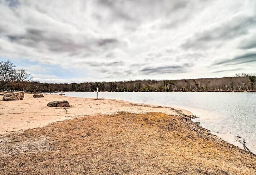 Poconos Home W/ Private Hot Tub & Community Pool!