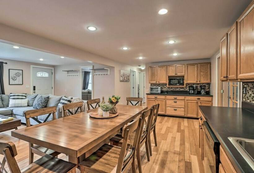 Poconos Home W/ Private Hot Tub & Community Pool!