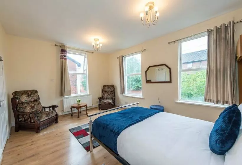 اقامتگاه Captivating 5 Bed House In Liverpool With Parking