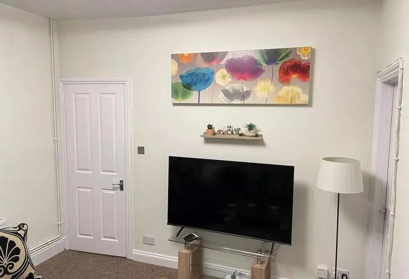 レジデンス Impeccable 4 Bed Home Away From Home In Swindon