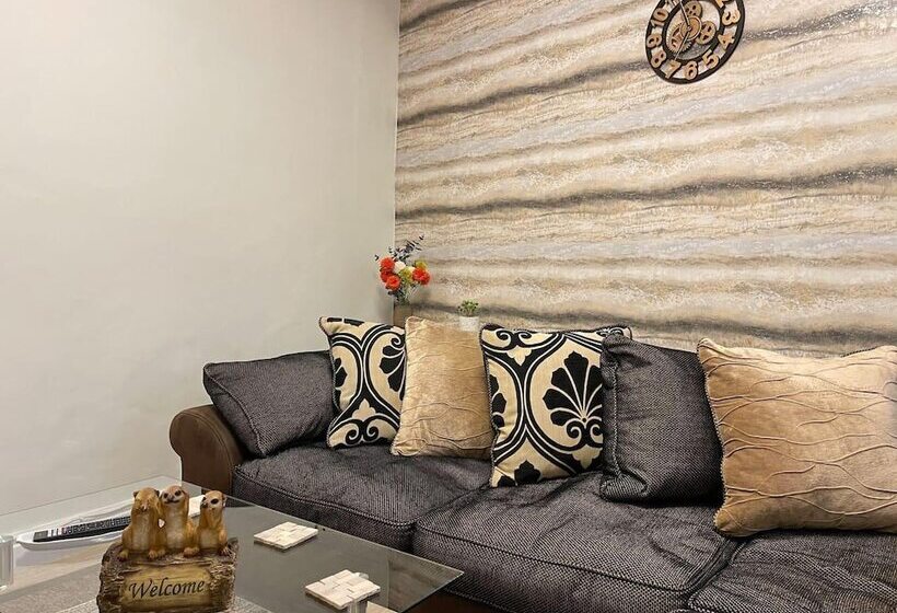 Residenza Impeccable 4 Bed Home Away From Home In Swindon