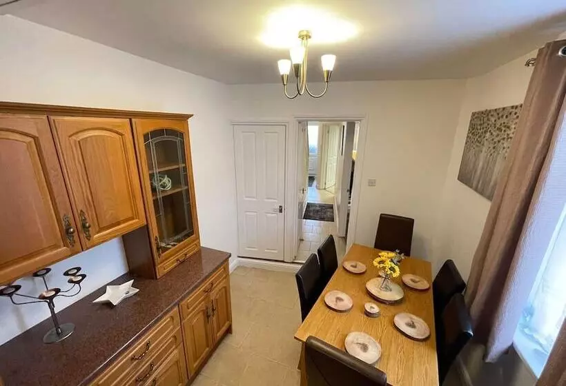レジデンス Impeccable 4 Bed Home Away From Home In Swindon