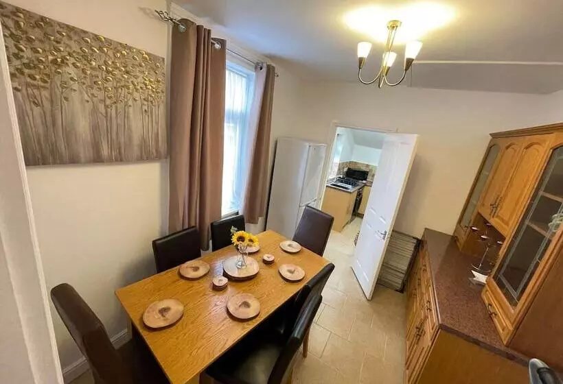 レジデンス Impeccable 4 Bed Home Away From Home In Swindon