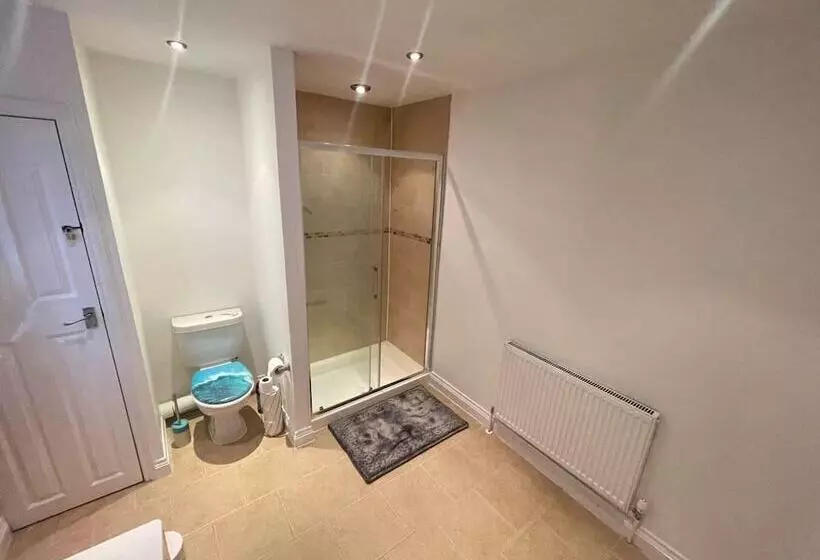 レジデンス Impeccable 4 Bed Home Away From Home In Swindon