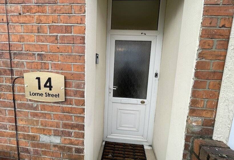 Residenza Impeccable 4 Bed Home Away From Home In Swindon