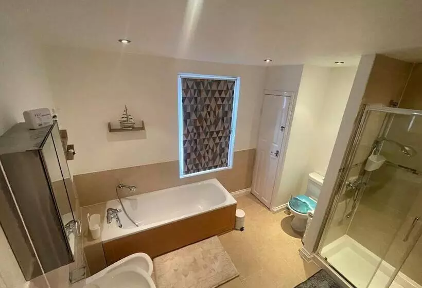 レジデンス Impeccable 4 Bed Home Away From Home In Swindon