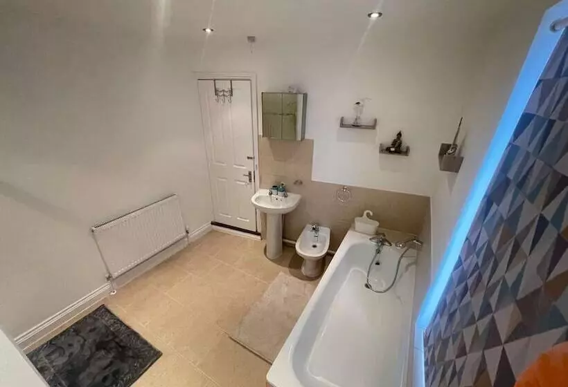 レジデンス Impeccable 4 Bed Home Away From Home In Swindon