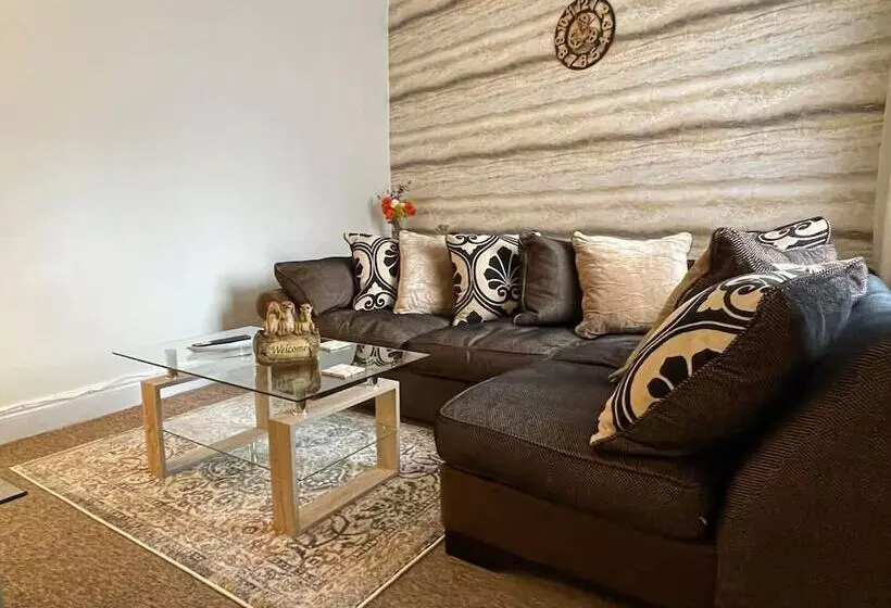 レジデンス Impeccable 4 Bed Home Away From Home In Swindon