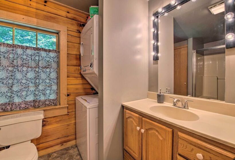 Secluded Waynesville Cabin: Deck, Grill & Fire Pit